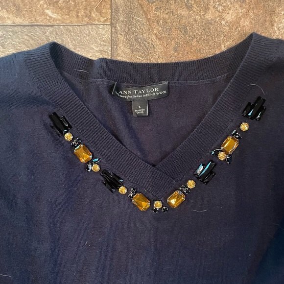 Ann Taylor 100% extra fine Italian merino wool v neck Crystal embellish sweater - Picture 7 of 7